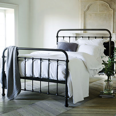 How to Style a Brass Bed  Brass bedroom, Brass bed, Home bedroom