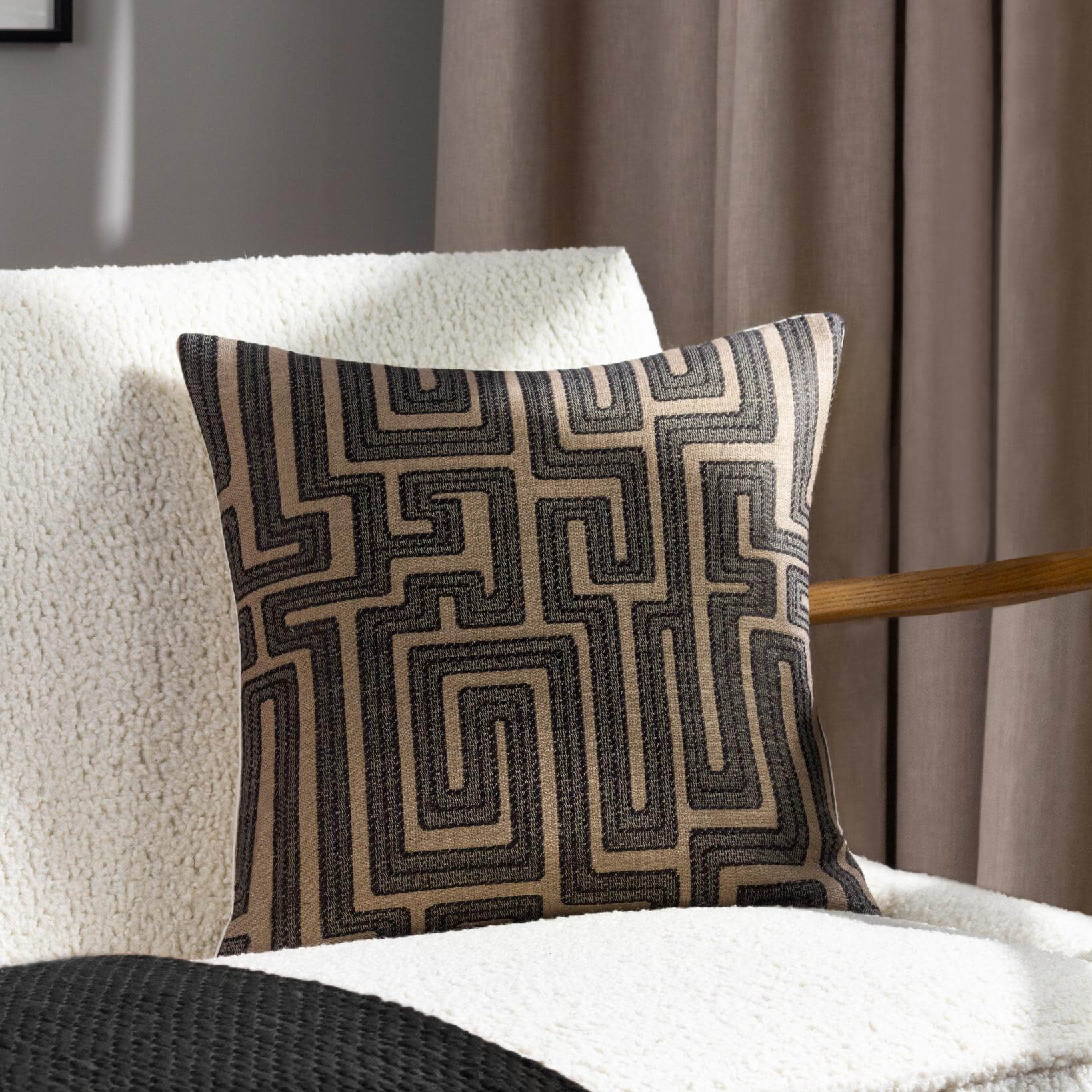 LAUDER 45X45 FEATHER CUSHION BLACK - Black