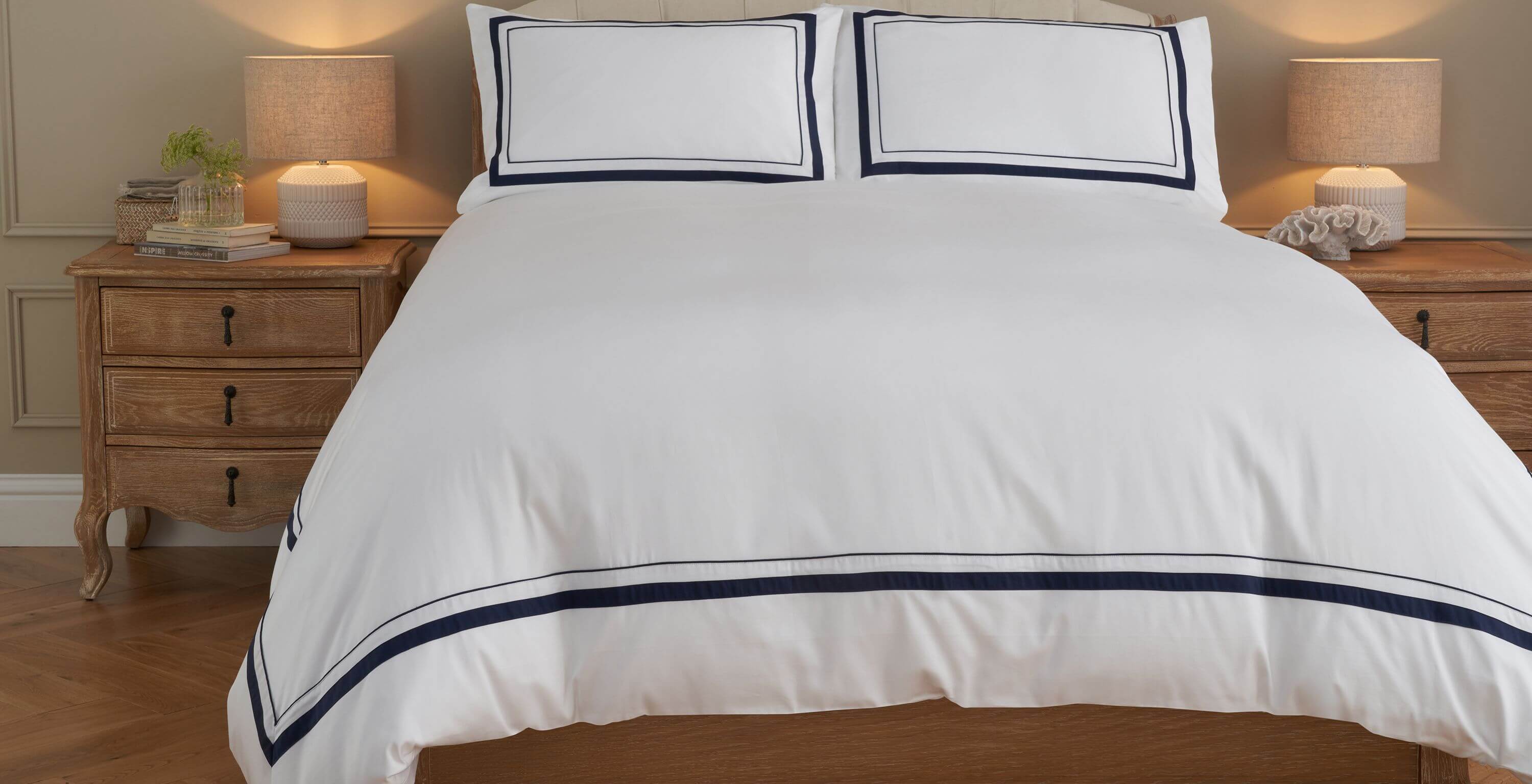 Cotton Collection Sateen Double Row Set Bed Linen Feather & Black