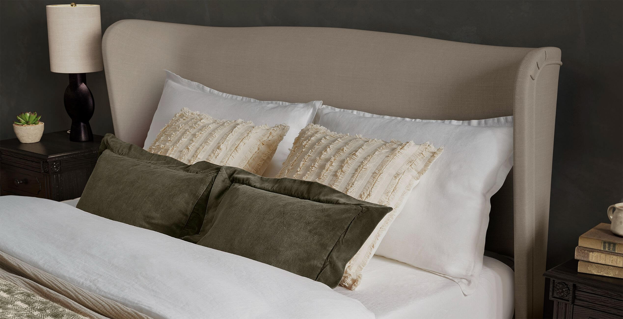 Charlotte Bed Feather & Black