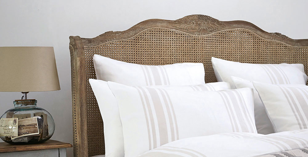 Versailles Bed Feather & Black